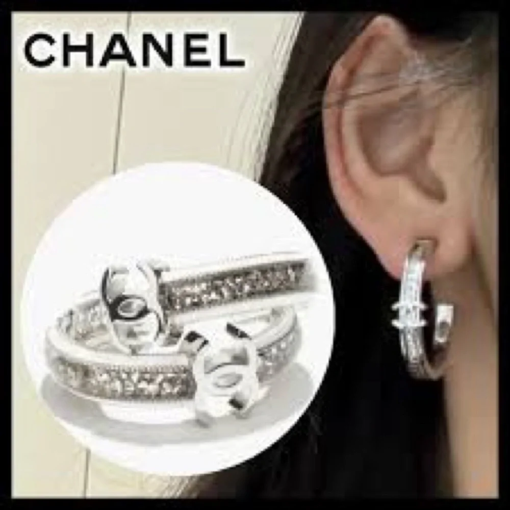 CHANEL Strass Silver Crystal Stud Earrings with box - Picture 9 of 11